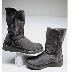 UGG Women 7 Winter Boot